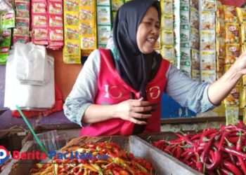 Pedagang cabai di Pasar Minulyo Pacitan. (Foto: Diki Kurnia/Berita Pacitan)