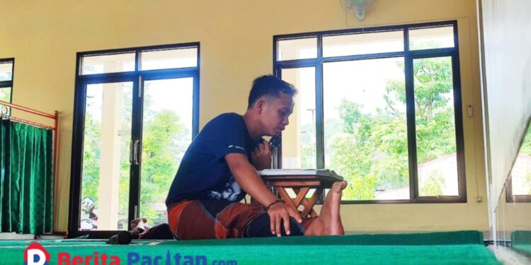 Suasana Khotmil Qur'an di Masjid Al-Ghofur, Tamperan, Kelurahan Sidoharjo, Kabupaten Pacitan. (Foto: PMII for Berita Pacitan)