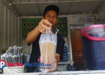 Minuman Segar, Harga Merakyat, Teh Impian Jadi Primadona di Pucang Sewu