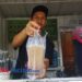 Minuman Segar, Harga Merakyat, Teh Impian Jadi Primadona di Pucang Sewu