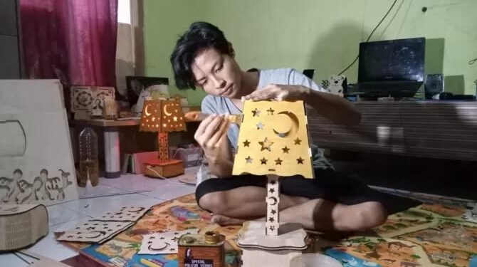 Pemuda Pacitan, Sang Pawang Laser dari Dusun Jambu Desa Bangunsari