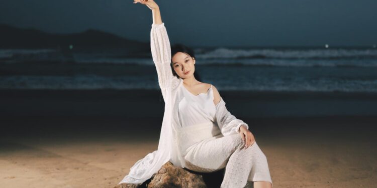 Debby Nova, model muda asal Pacitan yang kian bersinar di dunia permodelan. (Foto: Debby for Berita Pacitan)