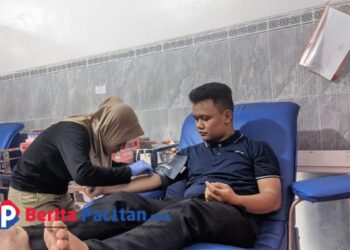 PMII Pacitan Gelar Donor Darah Peringati Hari PMI Sedunia 