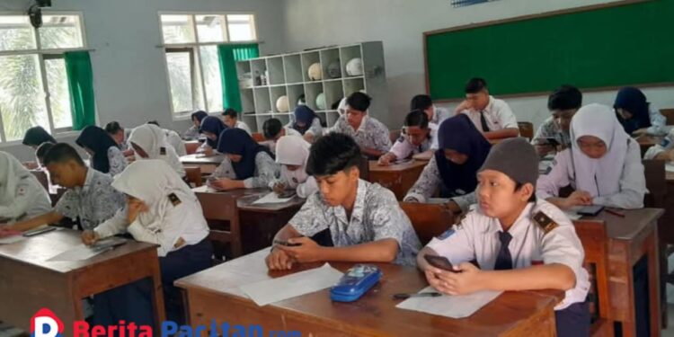 LKS Tak Wajib Dibeli, Dindik Pacitan Minta Sekolah Lebih Transparan