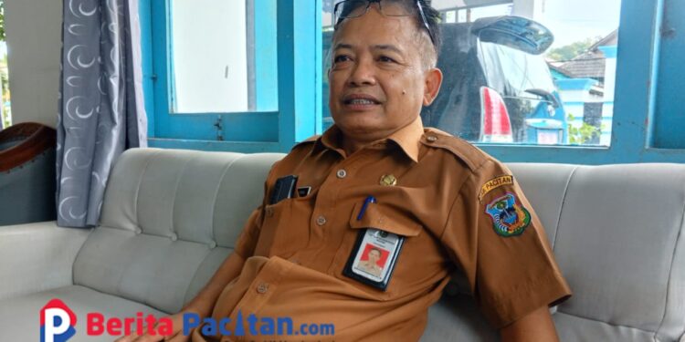 Kepala Dinas Perikanan Pacitan, Bambang Marhaendrawan, Rabu, 21 Mei 2025. (Foto: Diki Kurnia/Beritapacitan.com)