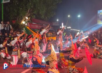 Partisipasi kebudayaan Pacitan dalam kegiatan luar daerah pada Dhaksinarga Night Carnival 2023. Delegasi Ronthek Tirta Nirmala Ngadirojo. (Foto : Sunardi/beritapacitan.com)