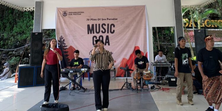 Gelaran Music Goya yang diselenggarakan pada Minggu siang, 15 Juni 2025 di area Goa Gong ikon pariwisata unggulan Pacitan. (Foto: Sunardi/Berita Pacitan)