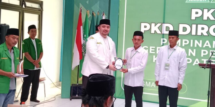 GP Ansor Pacitan resmi meluncurkan buku 'Dalil Amaliyah Ahlussunnah Wal Jama’ah' dalam pembukaan PKD & PKD Dirosah Ula. (Foto: Sunardi/Berita Pacitan)