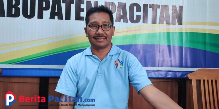 Kepala BKD Pacitan, Daryono, saat memberikan keterangan terkait capaian pembayaran PBB tahun 2025 yang sudah mencapai 77 persen. (foto : Sunardi Berita Pacitan)