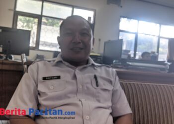 Kepala Bidang Pemerintahan Desa DPMD Pacitan, Sigit Dani, menjelaskan arah kebijakan Dana Desa 2025 yang lebih fokus pada sektor produktif, pemberdayaan, dan penguatan BUMDes.(Foto : Sunardi Berita Pacitan).