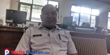 Kepala Bidang Pemerintahan Desa DPMD Pacitan, Sigit Dani, menjelaskan arah kebijakan Dana Desa 2025 yang lebih fokus pada sektor produktif, pemberdayaan, dan penguatan BUMDes.(Foto : Sunardi Berita Pacitan).