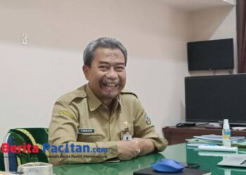 Kepala Disparbudpora, Turmudi, memastikan optimalisasi layanan dan fasilitas di destinasi unggulan destinasi wisata Pacitan.(Foto: Sunardi/ Berita Pacitan).