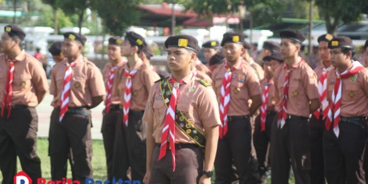 Upacara Hari Pramuka ke-64 mengikuti jalannya upacara dengan khidmat di alun-alun Pacitan. (Foto: Kwarcab Pacitan For Sunardi Beritapacitan.com).
