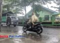 Hujan deras mengguyur kawasan perkotaan Pacitan, Selasa, 19 Agustus 2025. Sejumlah ruas jalan tergenang. (Foto: Sunardi/Beritapacitan.com)