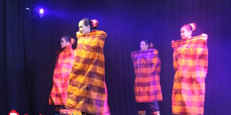 Anisia, penari berprestasi tingkat nasional yang kini turut menjaga denyut seni budaya Pacitan di momentum Agustusan.(Foto: Sunardi Berita Pacitan)