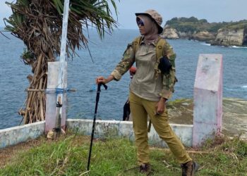 Potret Reni Kusumaningsih, satu-satunya peserta perempuan yang ikut menantang ganasnya jalur Ekspedisi Merah Putih 2025 di Pacitan. (Foto: Reni for Beritapacitan.com)