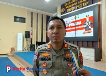 AKP Moch Angga Bagus Sasongko, Kasatlantas Polres Pacitan, saat menjelaskan faktor penyebab tingginya angka kecelakaan pelajar serta langkah pencegahan yang tengah dilakukan kepolisian. (Foto: Sunardi Berita Pacitan).