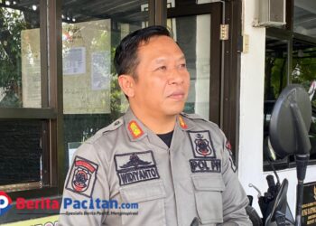 Kabid Penegakan Perda Satpol PP Pacitan, Widiyanto, S.Sos saat ditemui di kantornya. Ia mengakui pengawasan gepeng dan pengamen masih terbatas di lampu merah, sementara kawasan wisata belum tersentuh patroli. (Foto: Sunardi/Berita Pacitan).
