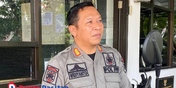 Kabid Penegakan Perda Satpol PP Pacitan, Widiyanto, S.Sos saat ditemui di kantornya. Ia mengakui pengawasan gepeng dan pengamen masih terbatas di lampu merah, sementara kawasan wisata belum tersentuh patroli. (Foto: Sunardi/Berita Pacitan).