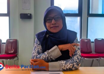 Lilik Widiastuti menegaskan perlunya inovasi agar UMKM Pacitan mampu bersaing dengan produk luar. (Foto : Sunardi Berita Pacitan).