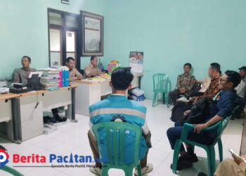 Pertemuan antara pihak PLN dengan Pemerintah Desa terkait tindak lanjut keluhan warga, PLN menegaskan komitmennya untuk segera menindaklanjuti setiap laporan demi pelayanan kelistrikan yang lebih baik bagi masyarakat. (Sunardi Berita Pacitan).