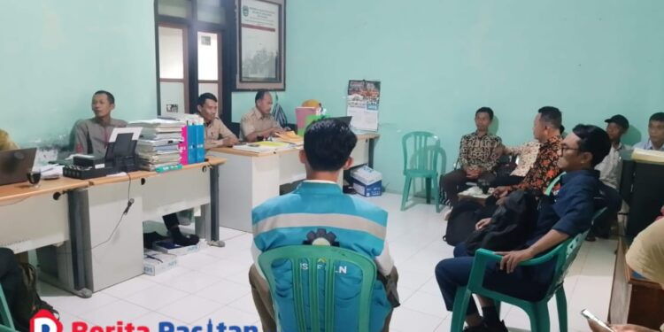 Pertemuan antara pihak PLN dengan Pemerintah Desa terkait tindak lanjut keluhan warga, PLN menegaskan komitmennya untuk segera menindaklanjuti setiap laporan demi pelayanan kelistrikan yang lebih baik bagi masyarakat. (Sunardi Berita Pacitan).