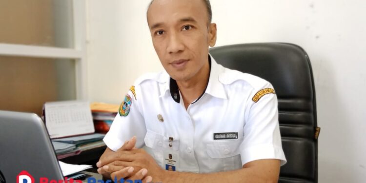 Kepala Dinas Ketahanan Pangan dan Pertanian Pacitan, Sugeng Santoso, saat memberikan keterangan terkait serapan pupuk bersubsidi di Kabupaten Pacitan Kamis, (11/9/2025) . (Foto: Sunardi Berita Pacitan)