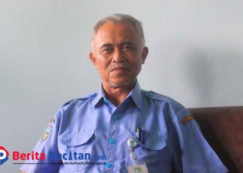 Direktur Perumdam Pacitan, Agus Suseno, menekankan pentingnya strategi efisiensi meski terbentur kendala geografis dan tingginya beban listrik 15 September 2025. (Foto: Sunardi Berita Pacitan).