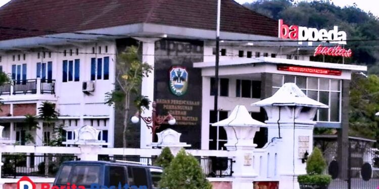 Kantor Bappeda Litbang Pacitan, lembaga yang berperan strategis dalam merumuskan arah pembangunan daerah. (Foto : Sunardi Berita Pacitan)