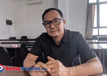 Ketua Komisi I DPRD Pacitan, Rakhman Wijayanto, saat ditemui di ruang kerjanyan Kamis, 18 September 2025. (Foto: Sunardi/Beritapacitan.com)