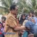 Putra daerah Pacitan sekaligus Presiden ke-6 RI, Susilo Bambang Yudhoyono (SBY), menyapa warga dalam Festival Resik Kali 2025 di Desa Sukoharjo. (Foto : Sunardi Berita Pacitan).