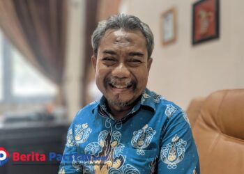 Kepala Disparbudpora Pacitan, Turmudi, menjelaskan persiapan dan pengembangan fasilitas destinasi wisata menjelang liburan akhir tahun, Kamis (25/9/2025). (Foto : Sunardi Berita Pacitan).