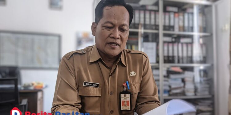 Sekwan DPRD Pacitan, Didik Alih Wibowo, saat ditemui di ruang kerjanya, Senin 29/9/2025. (Foto : Sunardi Berita Pacitan).