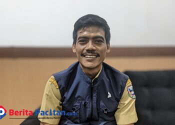 Kepala Satpol-PP Pacitan, Ardiyan Wahyudi, saat memberikan keterangan terkait penertiban kos-kosan dan tempat hiburan di Pacitan. (Foto: Sunardi Beritapacitan.com)