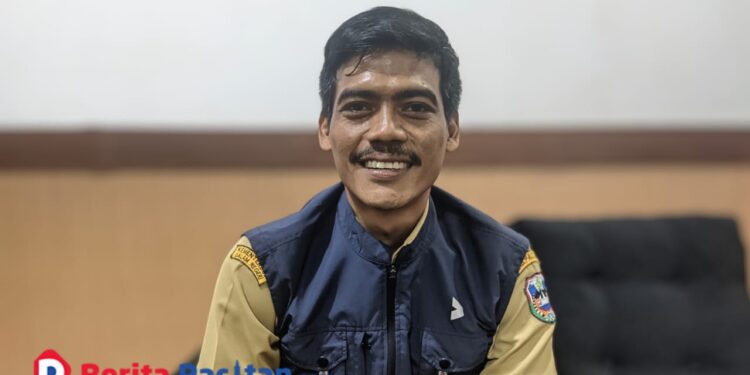 Kepala Satpol-PP Pacitan, Ardiyan Wahyudi, saat memberikan keterangan terkait penertiban kos-kosan dan tempat hiburan di Pacitan. (Foto: Sunardi Beritapacitan.com)