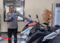 Barang bukti dua unit sepeda motor yang diamankan Polres Pacitan ditunjukkan Kapolres AKBP Ayub Diponegoro Azhar dalam konferensi pers pengungkapan kasus curanmor. (Foto : Sunardi Berita Pacitan).