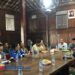 Suasana pertemuan Inspektorat Pacitan bersama Disparbudpora dan Ketua OKP se-Pacitan di Joglo Disparbudpora, Jumat 3/10/2025. (Foto : Sunardi Berita Pacitan).