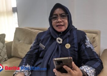 Plt Kepala Dinas Pendidikan Kabupaten Pacitan, Ririn Enggar Murwati saat menjelaskan alasan guru PAUD belum bisa diangkat PPPK, Senin, 20 Oktober 2025. (Foto: Sunardi/Berita Pacitan).