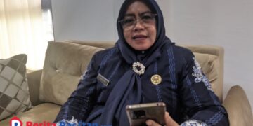 Plt Kepala Dinas Pendidikan Kabupaten Pacitan, Ririn Enggar Murwati saat menjelaskan alasan guru PAUD belum bisa diangkat PPPK, Senin, 20 Oktober 2025. (Foto: Sunardi/Berita Pacitan).