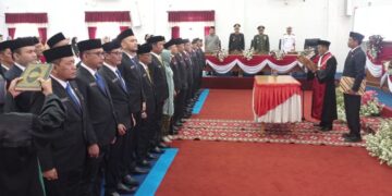 Pengambilan sumpah jabatan anggota DPRD Kabupaten Pacitan periode 2024–2029 berlangsung khidmat di ruang rapat paripurna DPRD Pacitan. (Foto: Istimewa for Berita Pacitan).