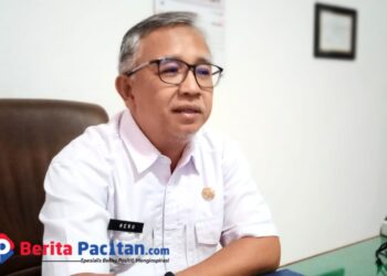 Heru Tunggul Widodo, Kepala Dinas Perkimtan Pacitan, saat ditemui di ruang kerjanya. (Foto: Sunardi/Berita Pacitan)