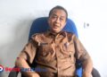 Kepala Bidang Perdagangan dan Kemetrologian Disdagnaker Pacitan, Sukanto, saat ditemui di kantornya menjelaskan hasil pemeriksaan kualitas bahan bakar di seluruh SPBU wilayah Pacitan, Senin, 10/11/2025. (Foto: Sunardi/Berita Pacitan).