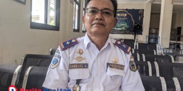 Bambang Mahendrawan, Kepala Dinas Perhubungan Pacitan, saat ditemui di Terminal Tipe A Pacitan membahas kondisi lampu penerangan di Jalur Lintas Selatan dan proses koordinasi dengan BPJN, Senin (24/11/2025). (Foto: Sunardi/Berita Pacitan).
