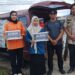 Para relawan di Sumatra Barat melakukan serah terima simbolis bantuan donasi dari masyarakat Pacitan senilai Rp11 juta, Jumat, 12 Desember 2025. Bantuan tersebut selanjutnya didistribusikan ke sejumlah titik terdampak banjir bandang. (Foto: Dok. Pacitan Peduli)