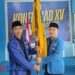 Sunardi (kanan) saat serah terima simbolis setelah terpilih menjadi nahkoda baru PC PMII Pacitan pada Konfercab 15 di Gedung Aula Kantor Kecamatan Arjosari, Kamis (25/12/2025). (FOTO: Al Ahmadi)