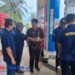 Petugas metrologi Disdagnaker Pacitan saat melakukan tera ulang dispenser BBM di salah satu SPBU, Senin, 12 Januari 2026. (Foto: Dok. Disdagnaker Pacitan for Berita Pacitan)
