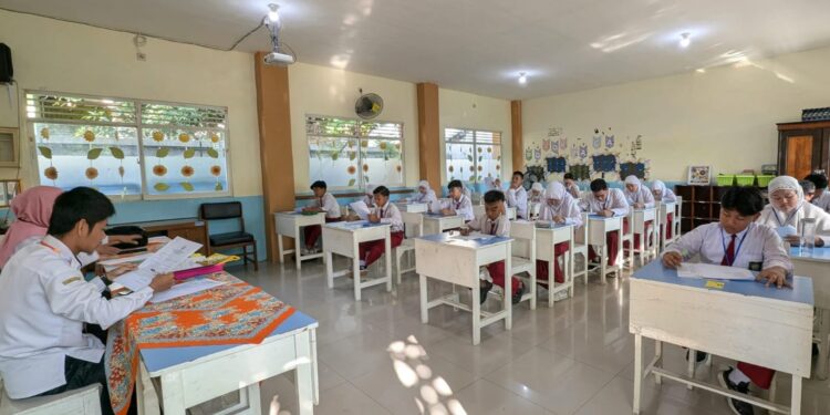 Suasana kelas di salah satu sekolah di Pacitan yang tengah mengalami kekosongan posisi Kepala Sekolah. Harapan besar tertuju pada pemerintah daerah untuk segera melakukan pengisian jabatan. (Foto: Istimewa / Berita Pacitan)