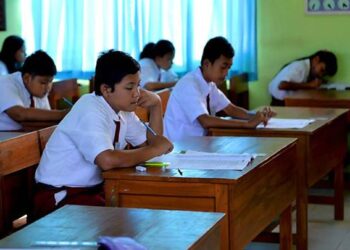 Ilustrasi siswa SD di Pacitan tampak antusias mengerjakan soal US. (Foto : Doc. Info Pacitan)