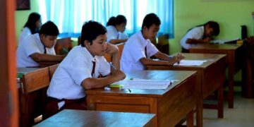 Ilustrasi siswa SD di Pacitan tampak antusias mengerjakan soal US. (Foto : Doc. Info Pacitan)