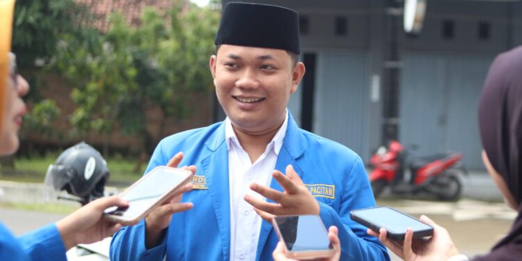 Ketua PMII Pacitan, Sunardi saat memberikan keterangan terkait raihan predikat WBK Dispendukcapil Pacitan, Kamis, 12 Februari 2026. (Foto: Dok PMII Pacitan)